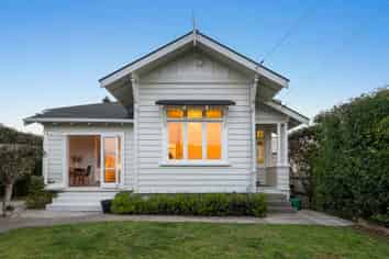 24 Queen Mary Avenue, Epsom