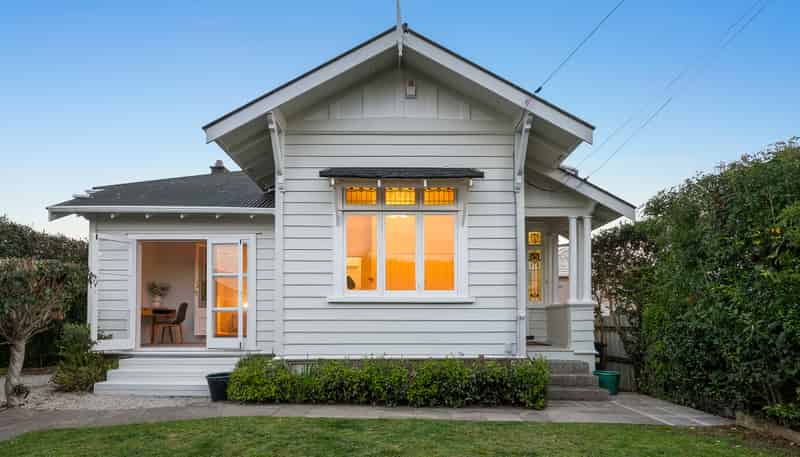 24 Queen Mary Avenue, Epsom