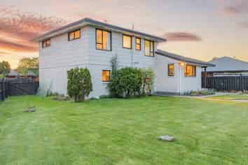 8 Langham Place, Redwood