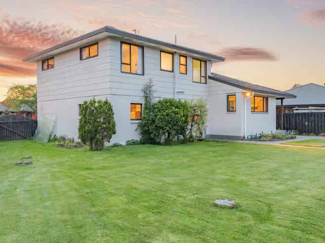 8 Langham Place, Redwood