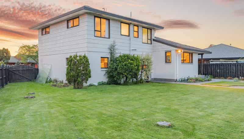 8 Langham Place, Redwood