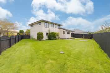 8 Langham Place, Redwood
