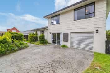 8 Langham Place, Redwood