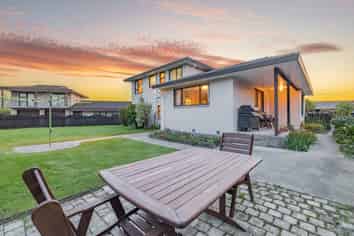 8 Langham Place, Redwood