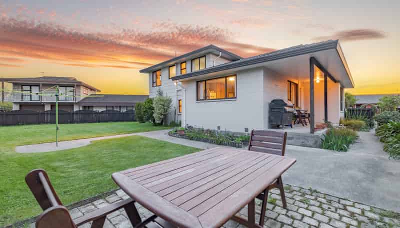 8 Langham Place, Redwood