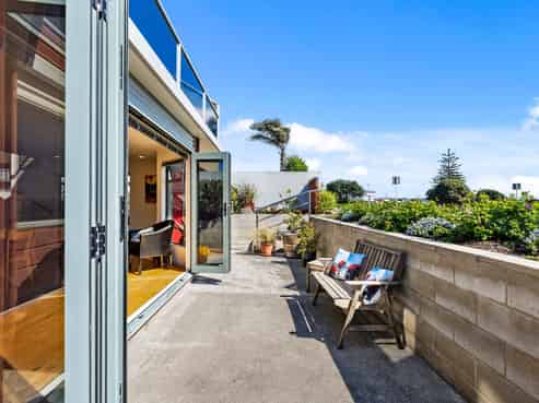 2 North Terrace, Westshore