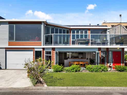 2 North Terrace, Westshore