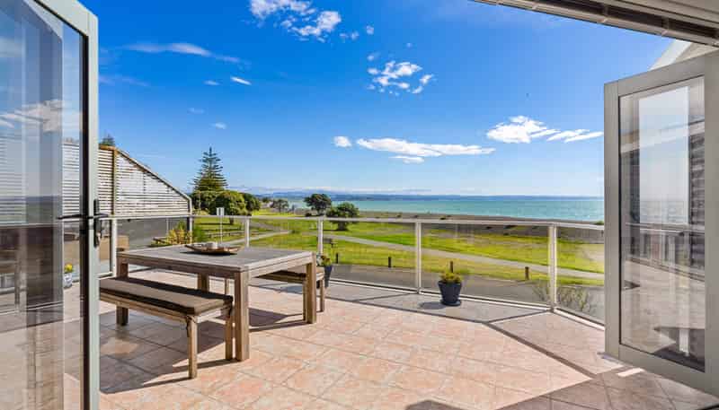 2 North Terrace, Westshore