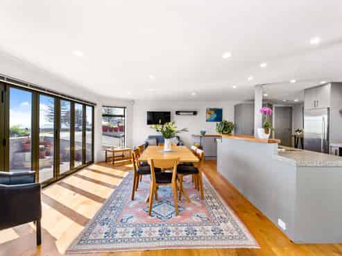 2 North Terrace, Westshore