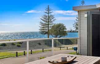 2 North Terrace, Westshore