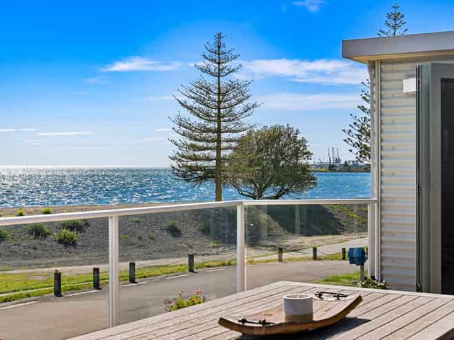 2 North Terrace, Westshore