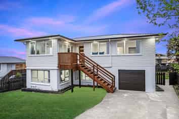 12 Ozich Avenue, Te Atatu South