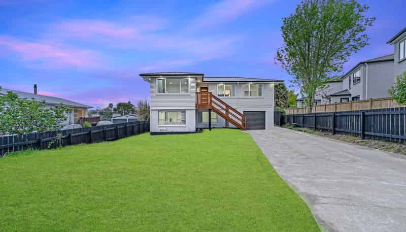 12 Ozich Avenue, Te Atatu South