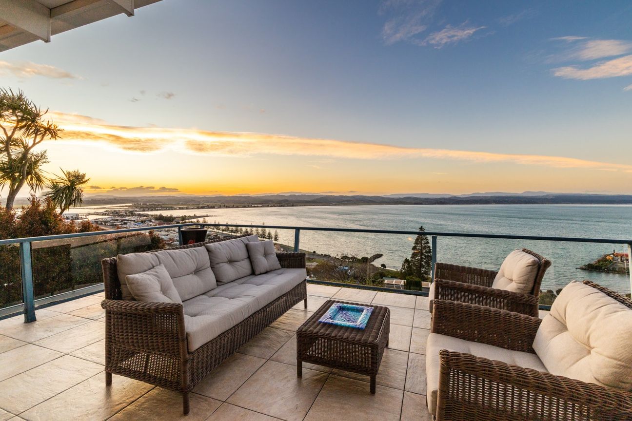 Stunning Sea Views, Outstanding Buying - Vista 2