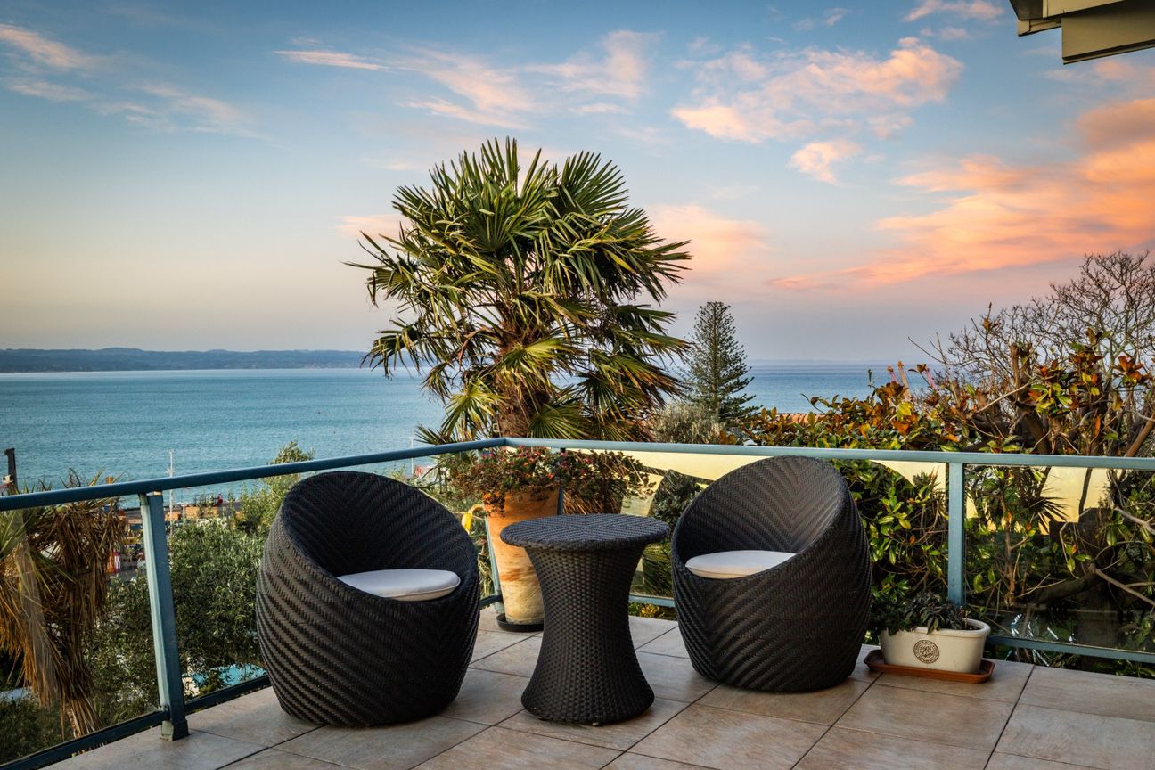 Stunning Sea Views, Outstanding Buying - Vista 3