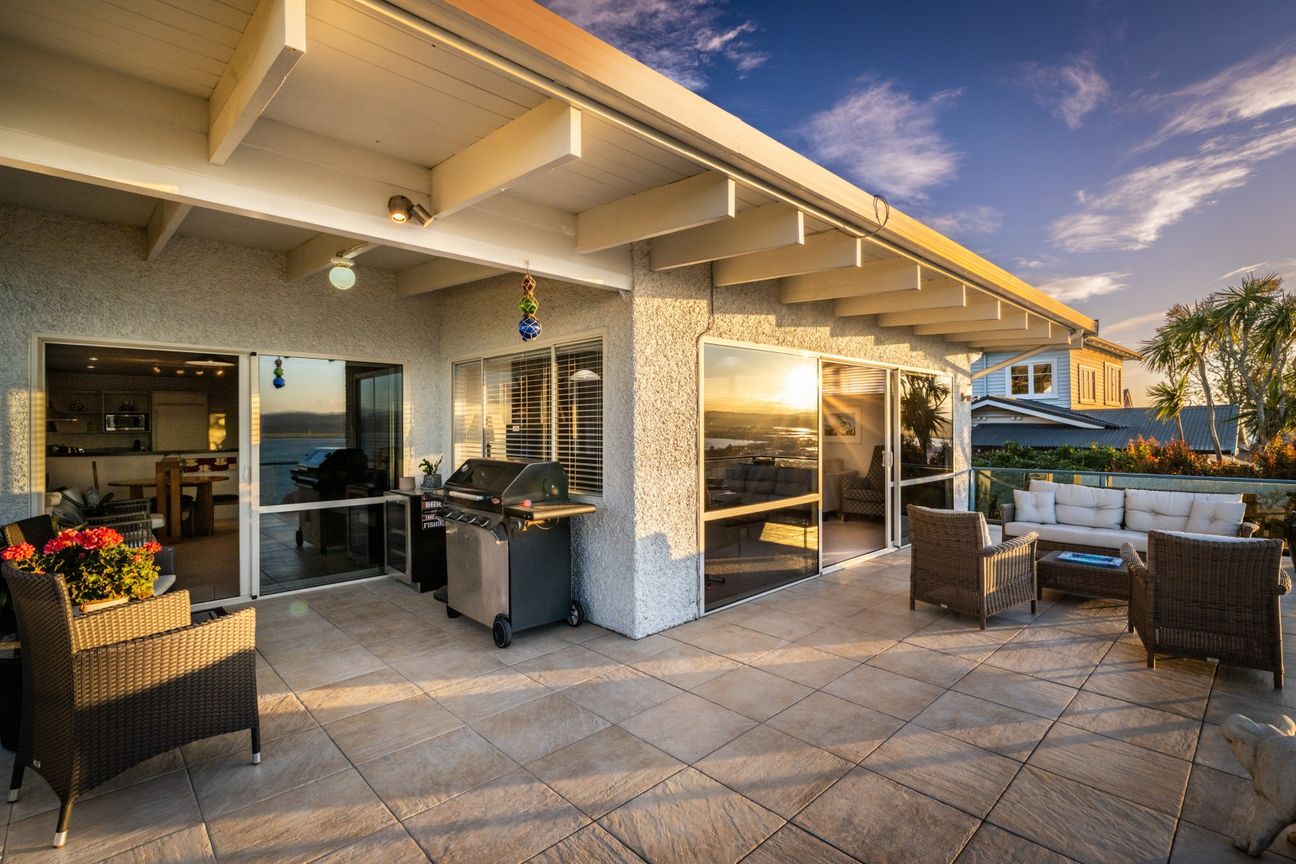 Stunning Sea Views, Outstanding Buying - Vista 6