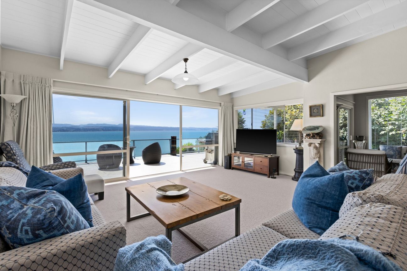 Stunning Sea Views, Outstanding Buying - Altro