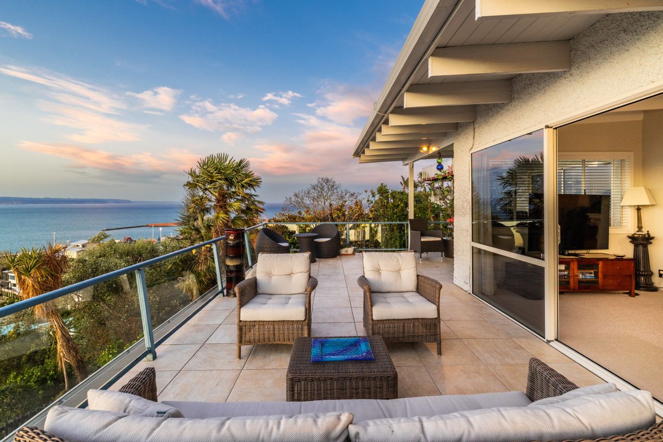 Stunning Sea Views, Outstanding Buying - Vista 4