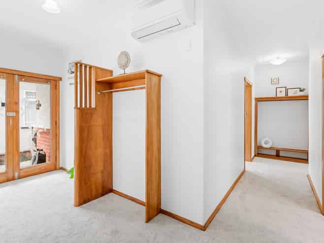 57 Hargest Crescent, Saint Kilda