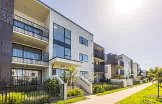 7/4 Ara Kataraina, Mangere