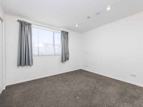 7/4 Ara Kataraina, Mangere