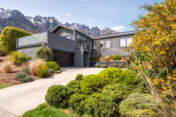 11 McKellar Drive, Jacks Point