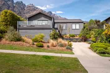 11 McKellar Drive, Jacks Point