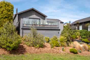 11 McKellar Drive, Jacks Point
