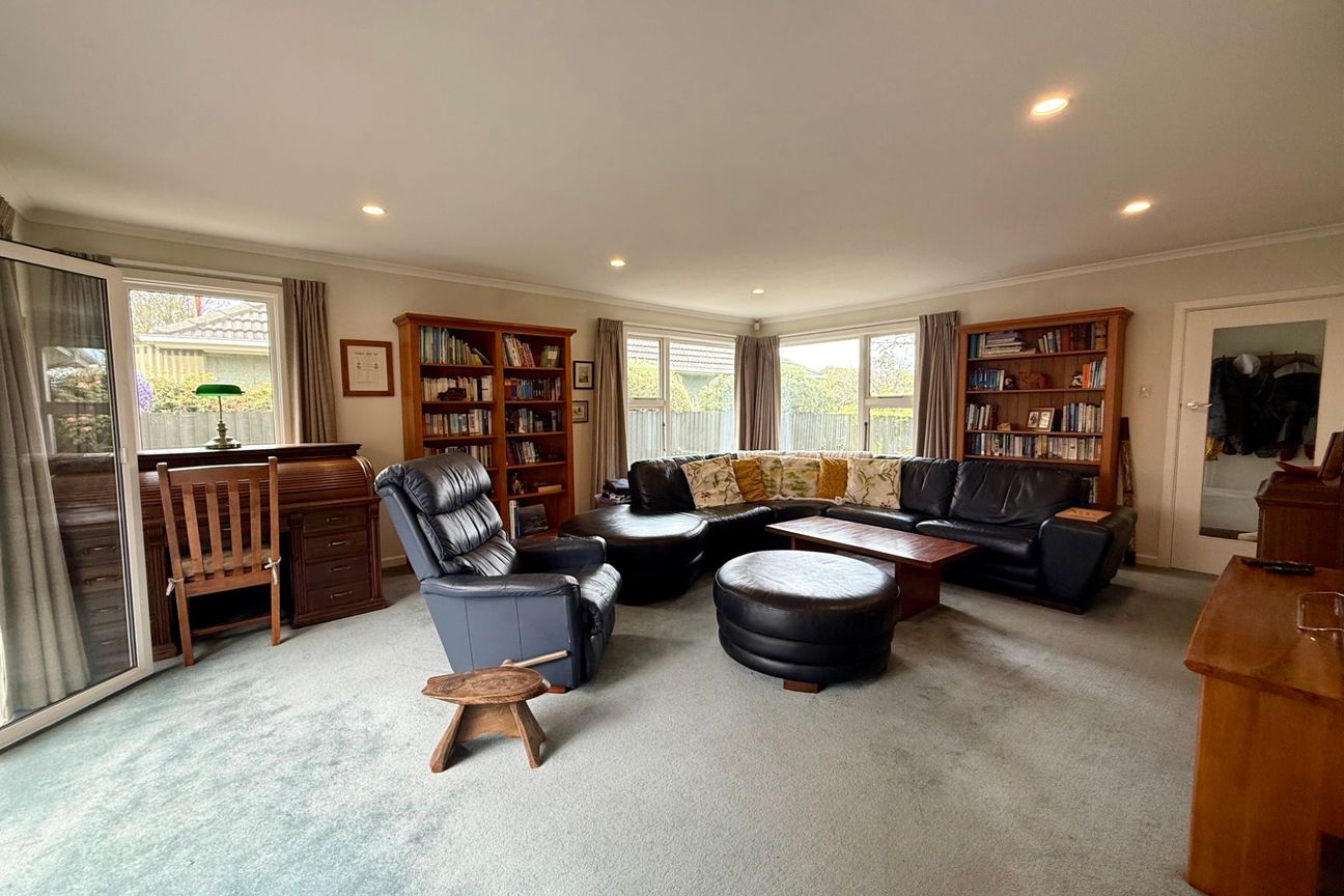 FULLY FURNISHED LARGE FAMILY HOME IN EXCELLENT LOCATION! - Ansicht 6