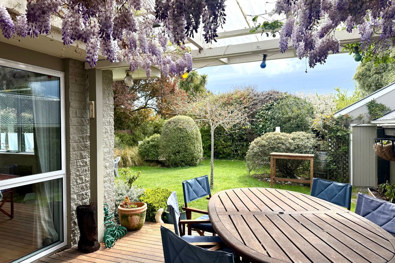 FULLY FURNISHED LARGE FAMILY HOME IN EXCELLENT LOCATION! - Ansicht 2