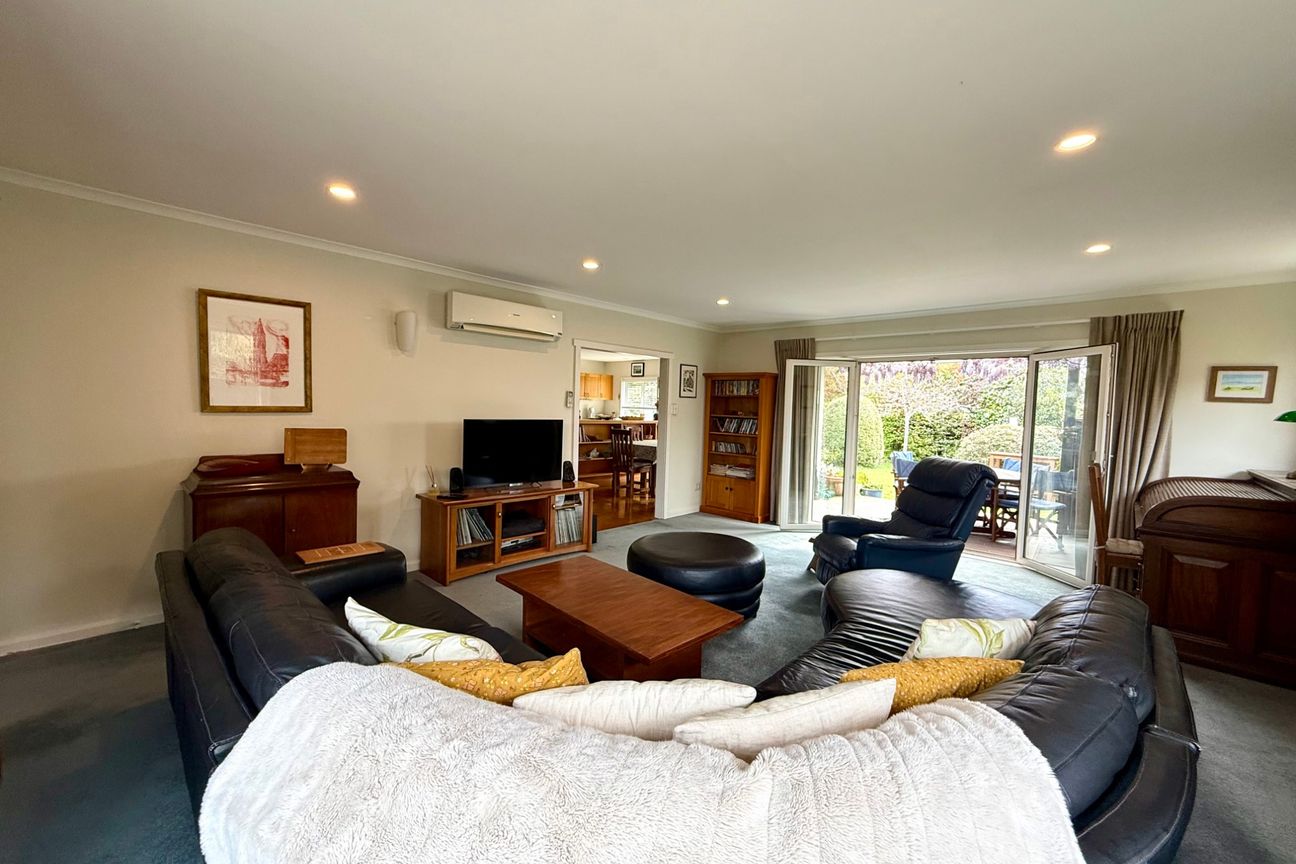 FULLY FURNISHED LARGE FAMILY HOME IN EXCELLENT LOCATION! - Ansicht 5