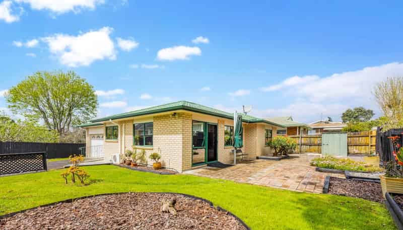 1A Roberts Road, Te Atatu South