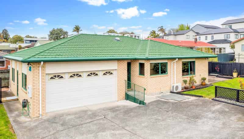 1A Roberts Road, Te Atatu South