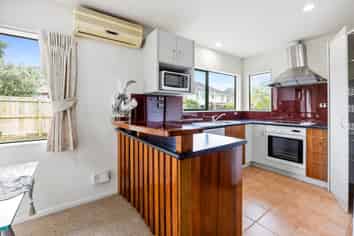 1A Roberts Road, Te Atatu South