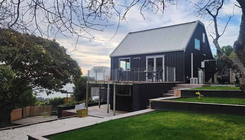 2/146 Soleares Avenue, Mount Pleasant
