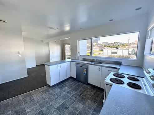 399 Welcome Bay Road, Welcome Bay