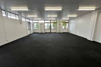 Central office/warehouse with excellent parking