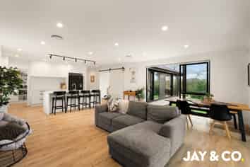 6 Munro Oak Lane, Clevedon