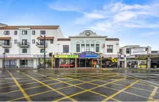 Compact Retail with High Exposure