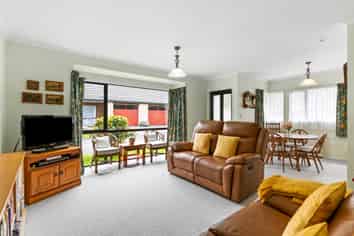 33/42 Main Road, Tawa