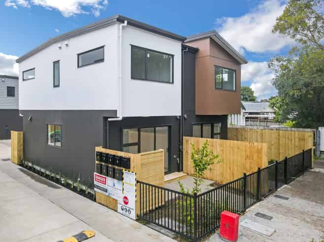 8/10 Orchard Street, Avondale