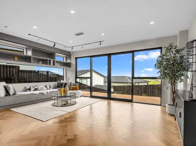 5 Pakirikiri Street, Long Bay