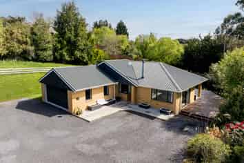 14 Saddle Hill Road, Fairfield