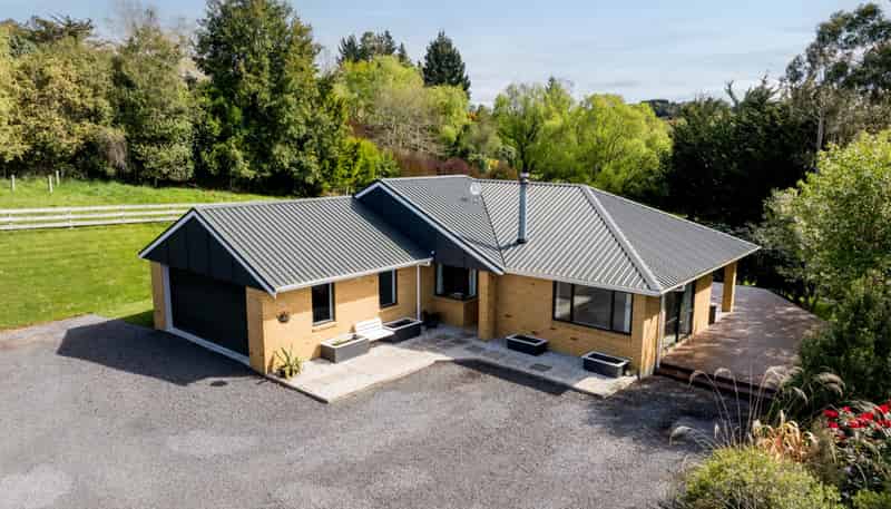 14 Saddle Hill Road, Fairfield