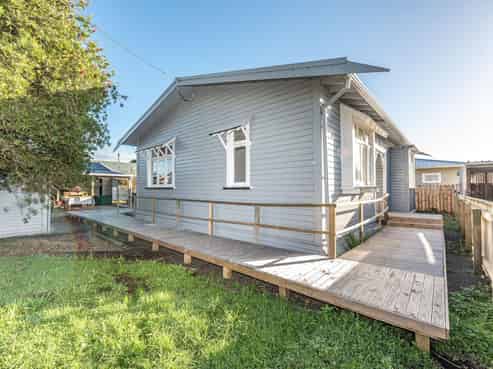 2 Devon Road, Springvale