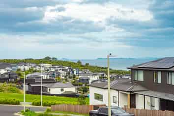 10 Pakirikiri Street, Long Bay