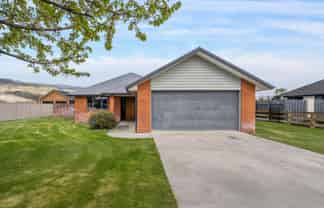 8 De Bettencor Place, Mount Pisa, Cromwell