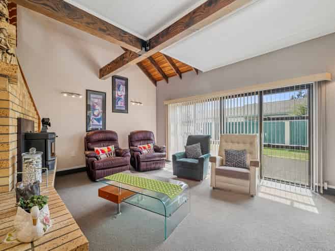 80 Utuhina Road, Springfield