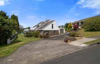 80 Utuhina Road, Springfield