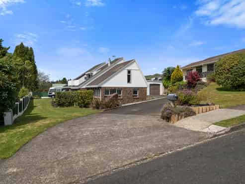 80 Utuhina Road, Springfield